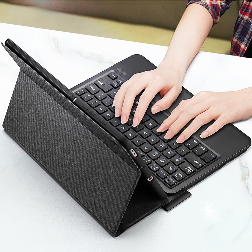Etui z klawiaturą Dux Ducis (TK Series) do Samsung Galaxy Tab S6 Lite (2020/2022/2024), czarne. Magnetyczne zamknięcie zabezpiecza klawiaturę w podróży.